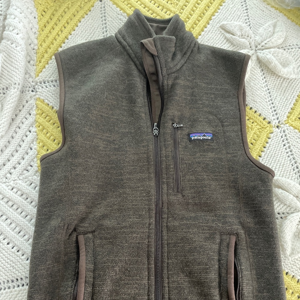 Men’s small brown Patagonia vest